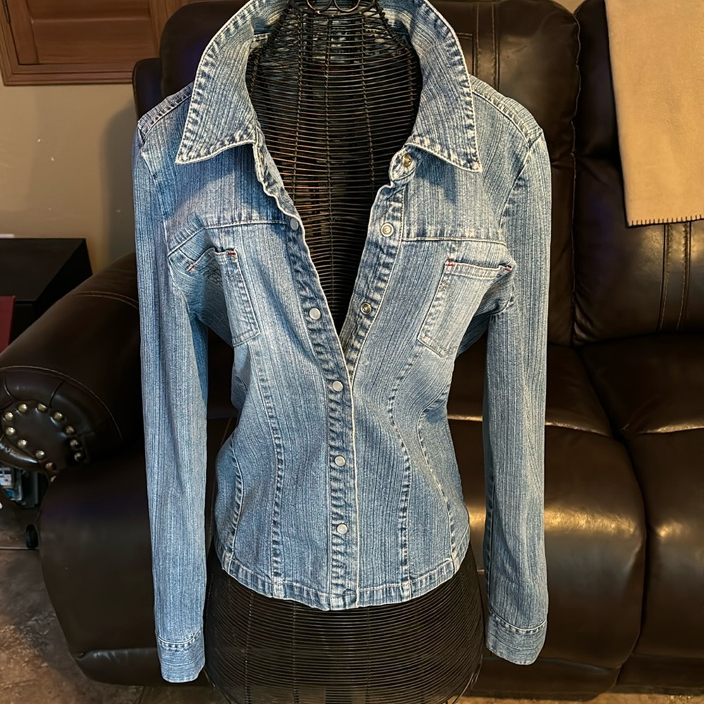 Jean Jacket (washed ) Front Flap Pockets. (Small)